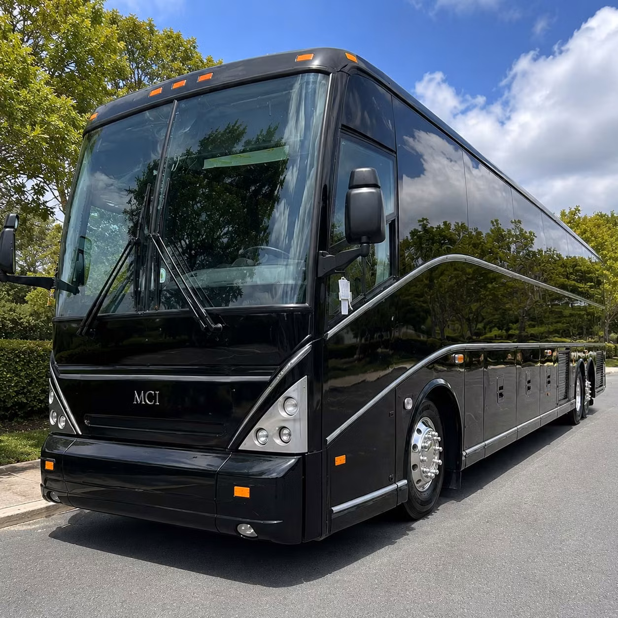 employee shuttle services for hollywood businesses and corporate campuses