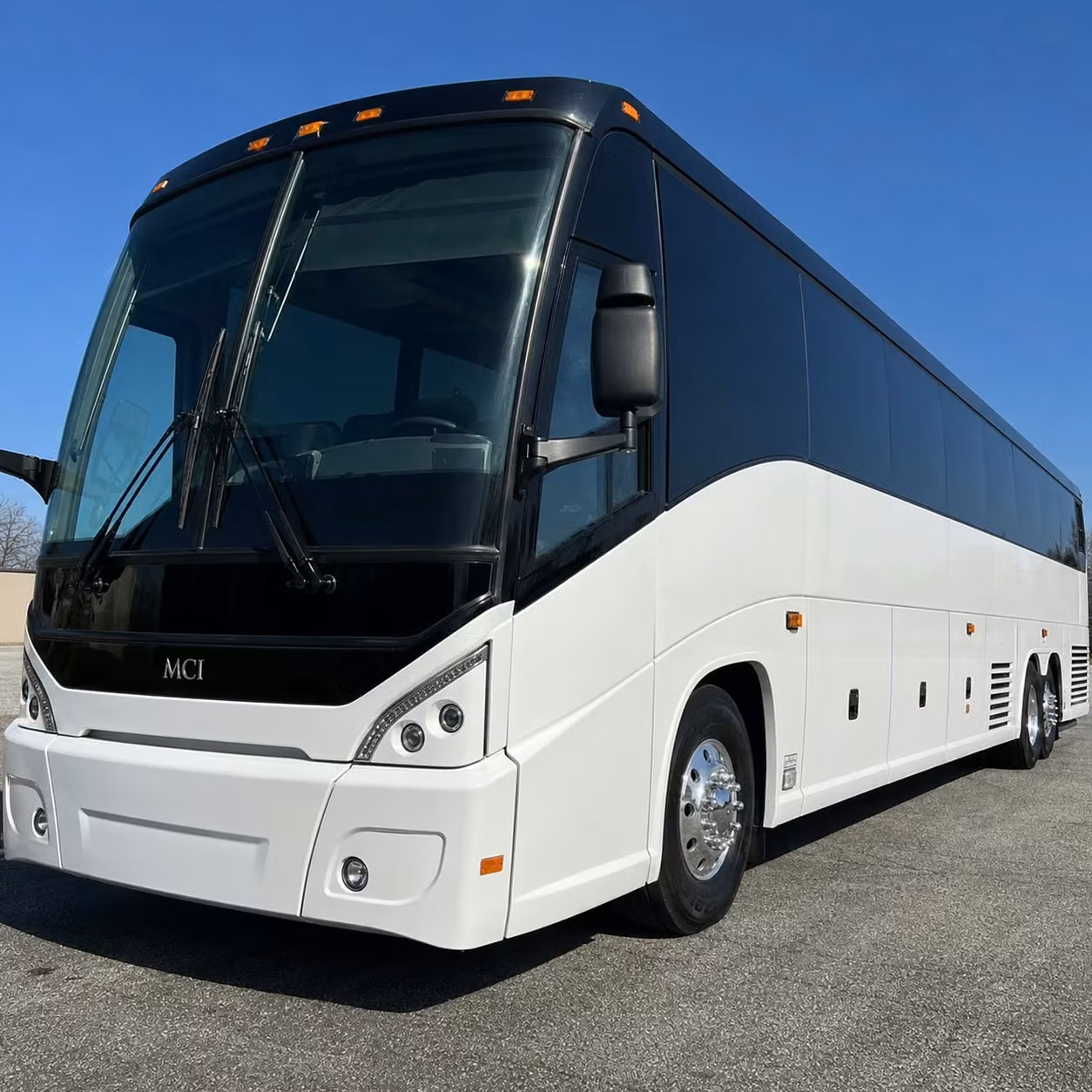 group airport shuttles for hollywood hotel guests and resort visitors