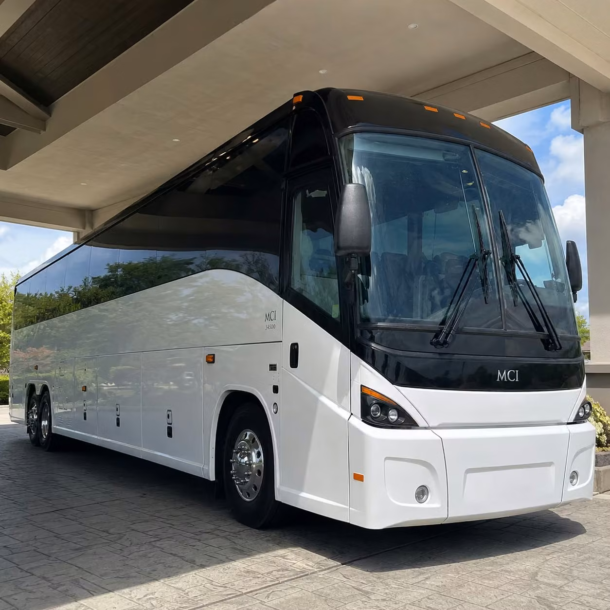 hollywood s proximity to fort lauderdale hollywood international airport makes group airport transfers a top priority for government coordinators
